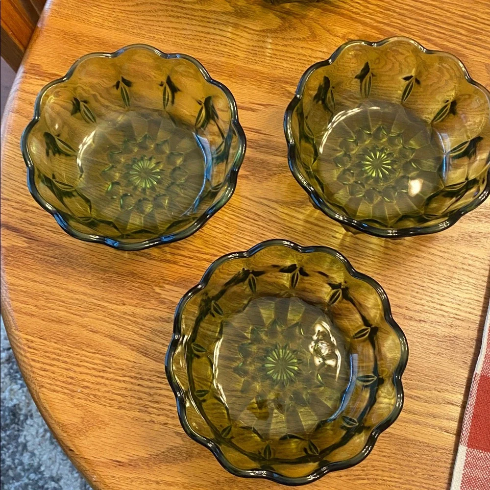 Vintage Indiana Mid Century Green Scallop Set of (4) Total, Green Glass Bowls